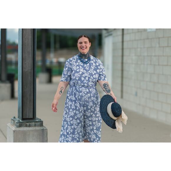 Vintage Short Sleeve Blue and White Floral Dress - Picture 6 of 6